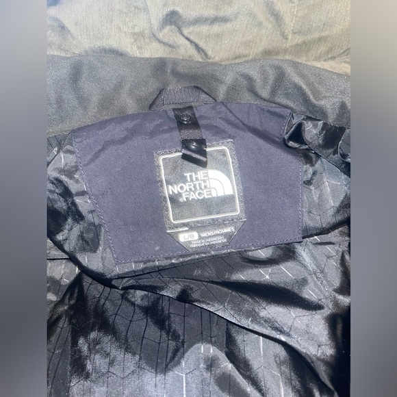 MENS NORTH FACE SKI JACKET (NOT GOOSE DOWN) SIZE LARGE USED IN GOOD CONDITION. - Picture 2 of 3